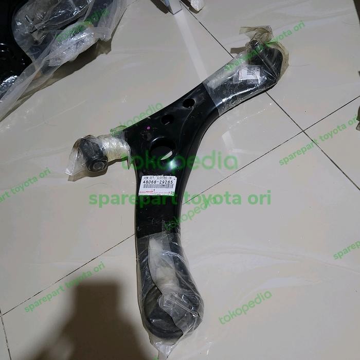Lower Arm Kanan Toyota Voxy 2017-2022