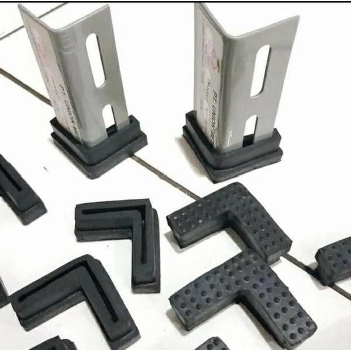 Kaki Karet Rak besi Siku Lubang 4x4 Bahan Tebal Sepatu karet Rak Besi