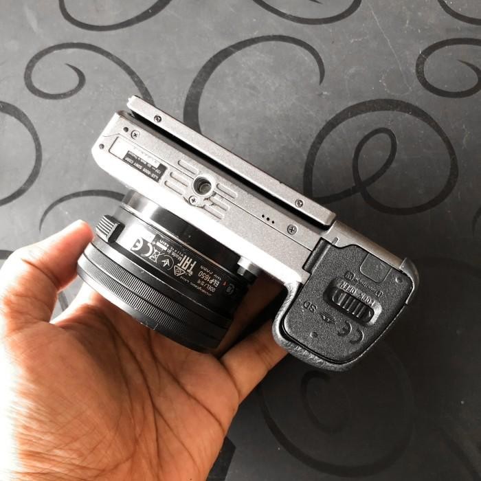 Kamera Mirrorless Sony a6000 Fullset Sony Alpha 6000