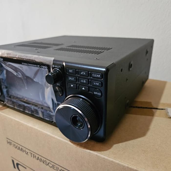 Radio HF + 6M Icom IC-7300 (100 Watt)