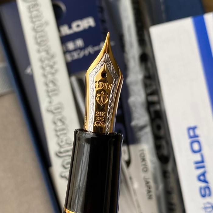 

SAILOR Professional Gear Cartridge & Converter Fountain Pen / Sailor Pro Gear