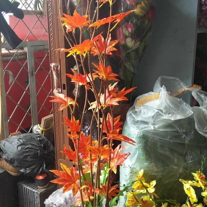 rangkaian ranting bambu daun plastik bunga hias