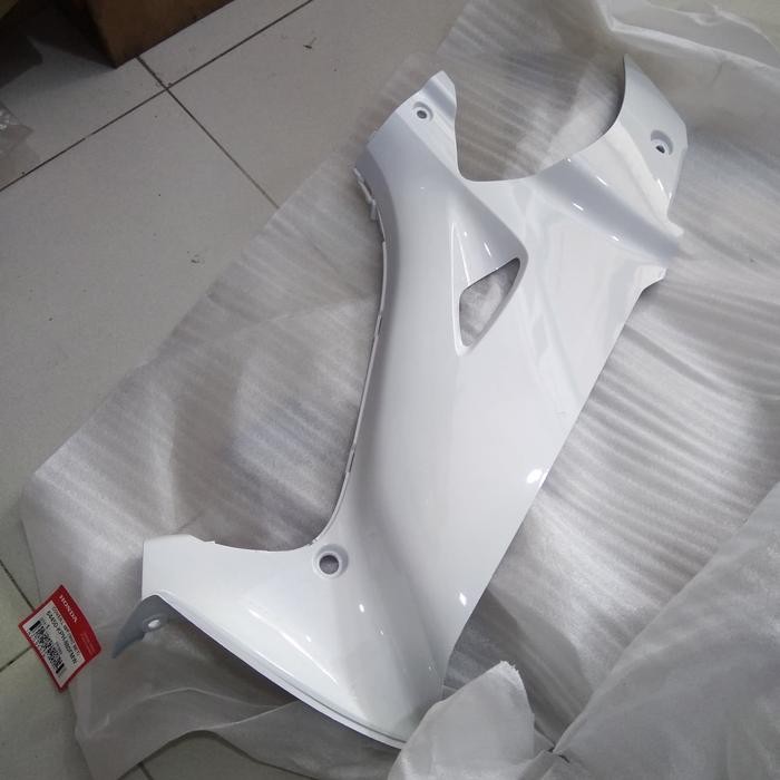 Cover Mp Kiri Karisma Putih. 64450-Kph-880Fmw