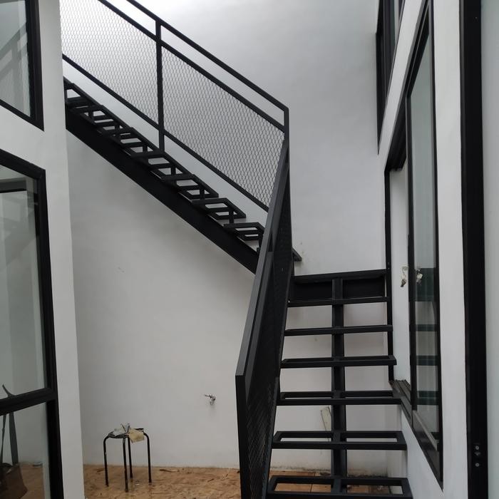 

Terlaris Tangga Lurus Rebah Besi Minimalis