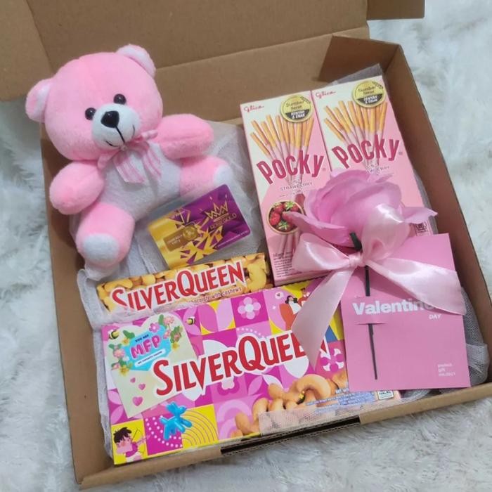 

Kado Hadiah Pink Valentine 2025 Boneka + Bunga + Coklat + Snack
