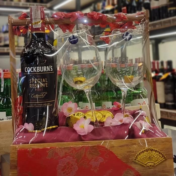 

Imlek Special Reserve Wine + Gelas Hampers Parcel CNY SIN CIA Wooden Box Hampers 2025