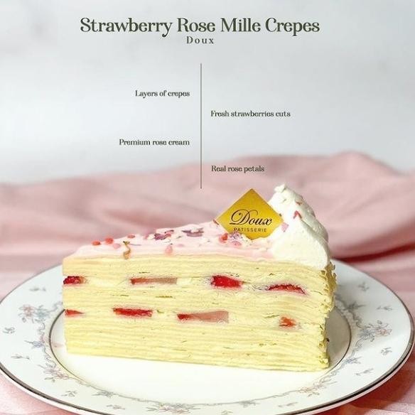 

Hadiah Kado Gift Box V- Day Premium Strawberry Rose Mille Crepes Cake