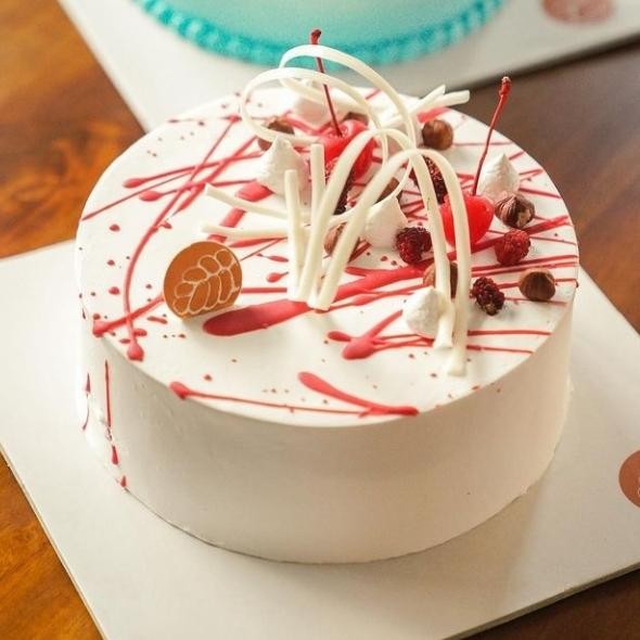 

Grafiti Cake Chocolate / Blueberry / Strawberry / Kue Ultah/ Valentine