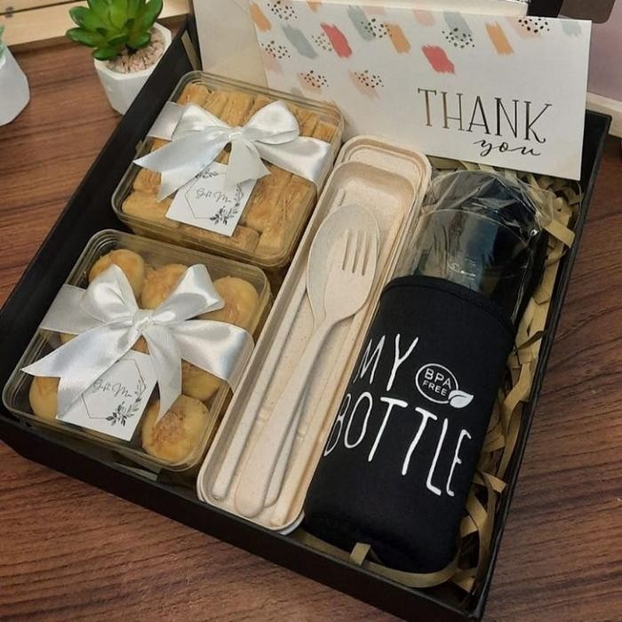 

Gift Box Gourmet Cookies Medan / Hampers / Kado Wisuda / Birthday