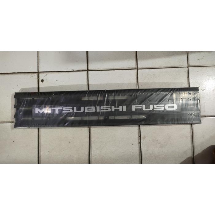 Grill Depan Fuso 220 Ps