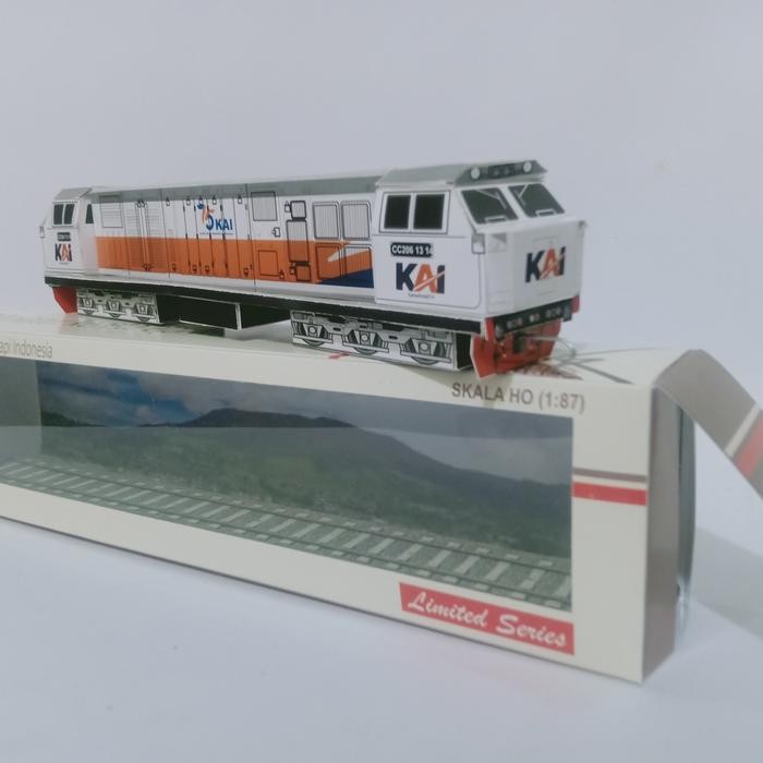 Miniatur kereta api indonesia CC206 logo KAI baru