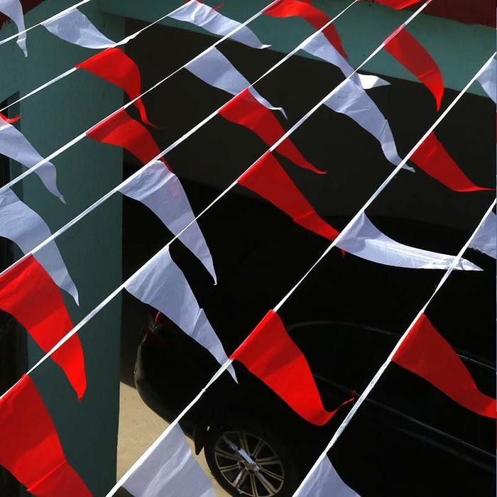 150Pcs Bendera Merah Putih Segitiga Kain 80 Meter Bendera Segitiga Merah Putih Bendera Warna Warni
