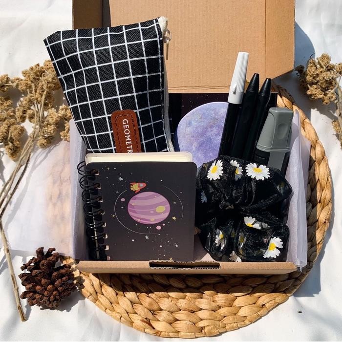 

[PRE ORDER] NOTEPAD JOURNAL KIT BOX KADO/HAMPERS/HADIAH FREE STIKER