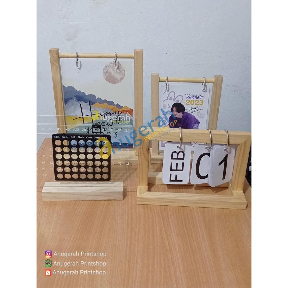 

Kalender Meja Akrilik Everlaseting / Kalender Abadi Stand Kayu Custom
