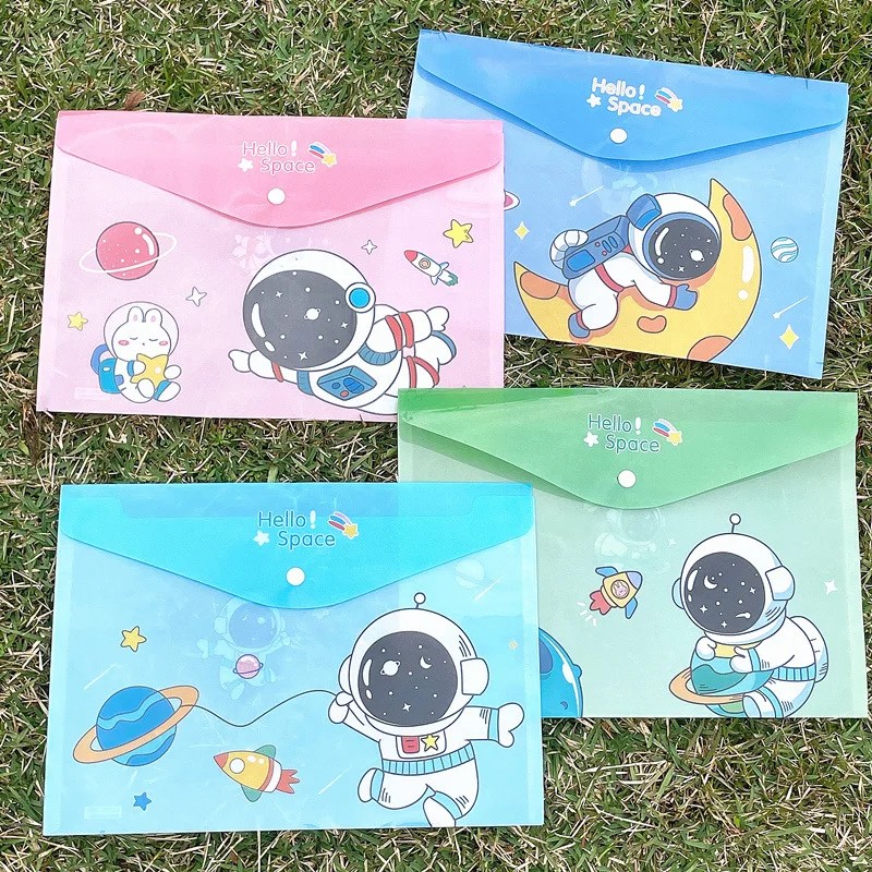 

1Pc A4 Random Color Cute Cartoon Astronaut PVC Hasp File Folder Student Test Paper Exercise Book