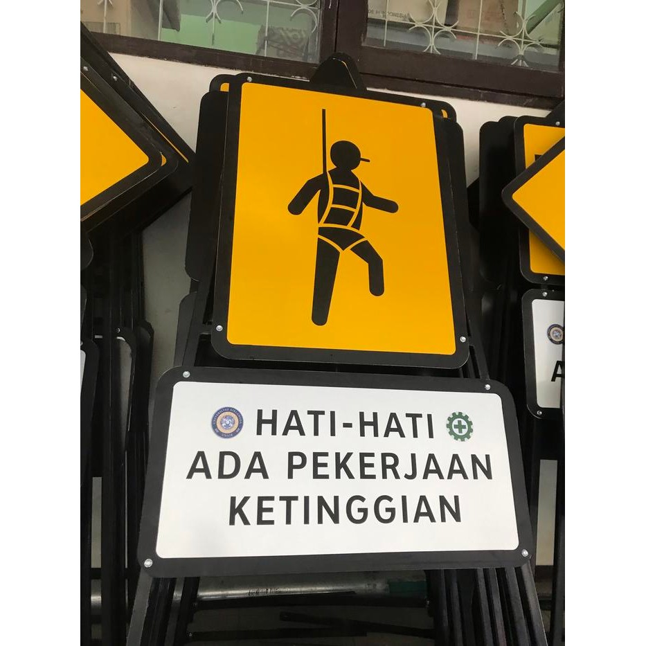 

Rambu Keselamatan Hati Hati Pekerjaan Ketinggian Safety Sign