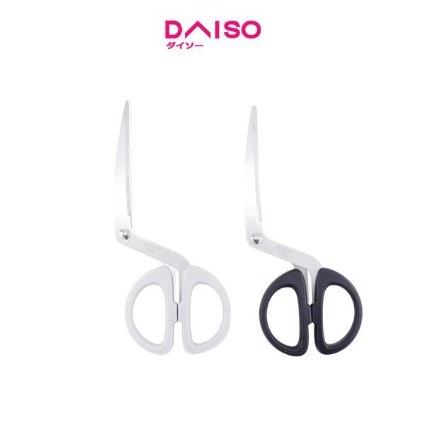 

AT Daiso Scissors Easy to Use on Table