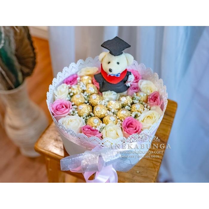 Bunga Vas Coklat Ferrero Boneka Toga Wisuda Tin Vase Graduation Flower