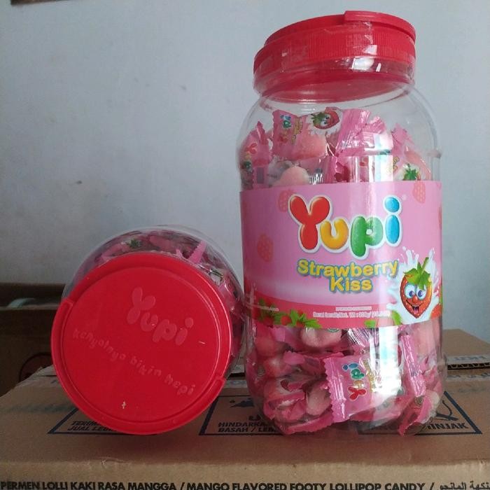 

New Yupi Stroberry kiss Toples Jar - Yupi love Stroberry kiss Toples Candy Food Manis Stroberi Gummy