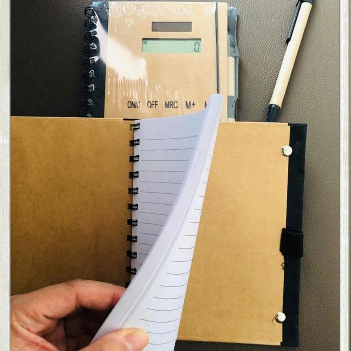 

Terlaris- Notebook 3In1 - Kalkulator,Sticky Note,Pen. Buku Kerja / Agenda Kerja.