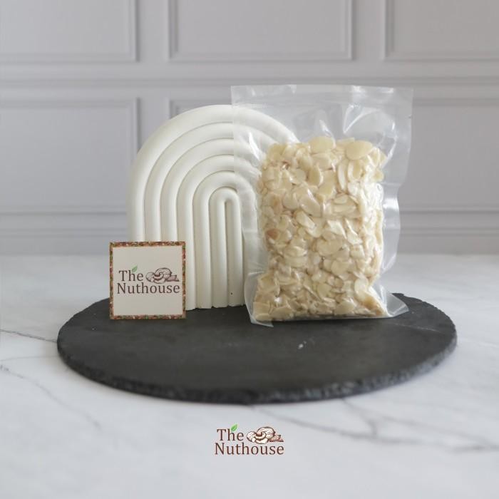 

(Expert) Almond Blanched Sliced RAW / Kacang Almond Mentah Iris 1.1 - 1.4 mm