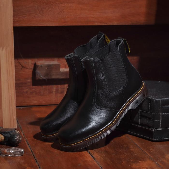 chelsea boots sepatu boot tanpa tali sepatu boot docmart boot pria