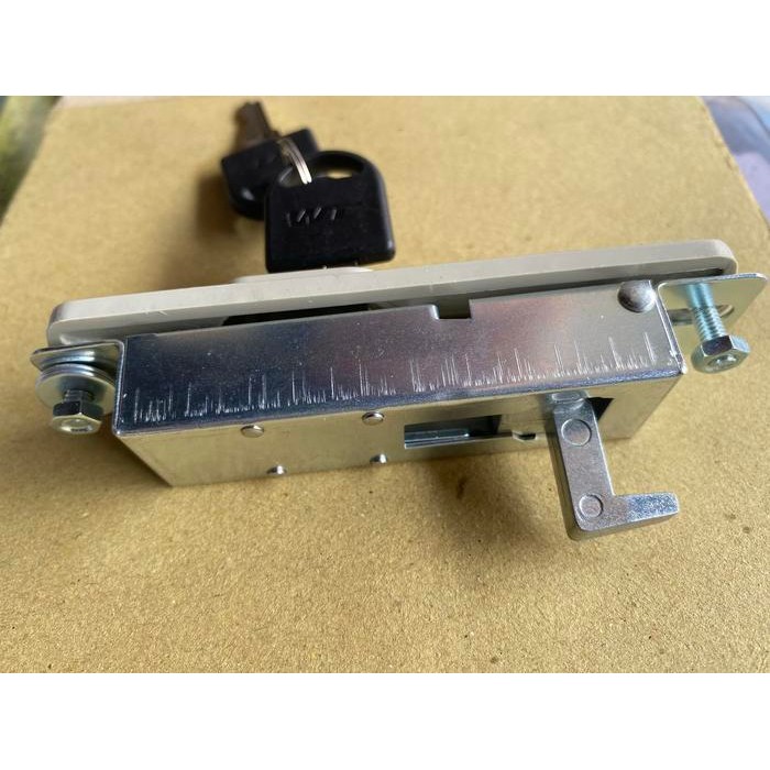 

Kunci Filing Kabinet Abu Abu Geser Lemari Arsip Sliding