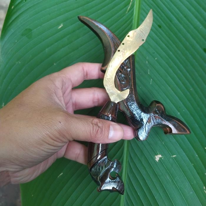 

Sovenir Kujang Kuningan Kaligrafi Ukir Macan