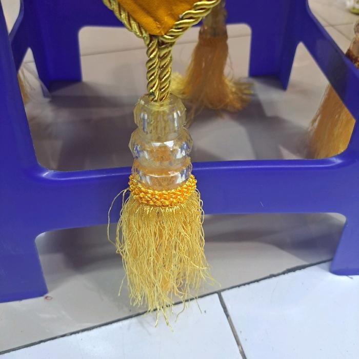 

Alas Baki Upacara Bendera Paskibra Warna Kuning Rumbai Bahan Beludru