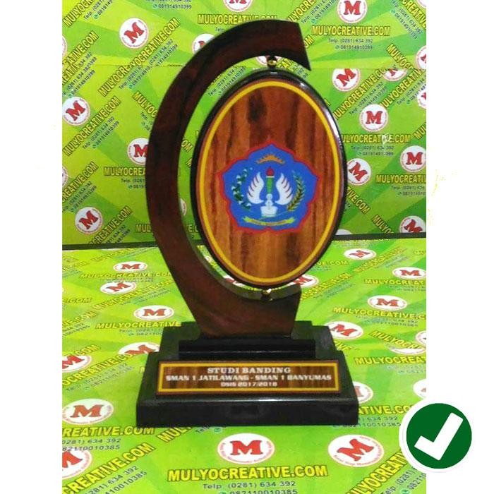 

Plakat Kayu Oval Murah - Plakat Kayu Model Oval Custom Murah PREMIUM