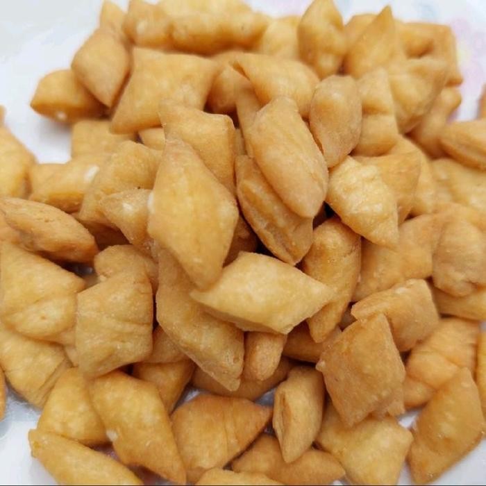 

Snacks Kue Kering Spesial Biji Ketapang Wijen Rasa Asin - 750 Gram