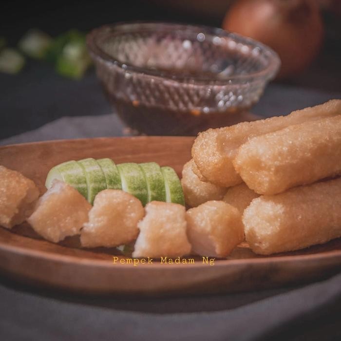 

4ZMI Madam Ng Pempek Lenjer (Pempek Panjang) (10Pcs)