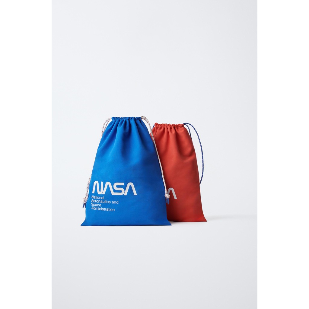 ZARA PAKET TAS © NASA Paket berisi dua tas perjalanan © NASA