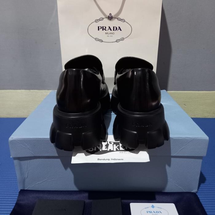 Sepatu PRDA Monolith brushed leather loafers