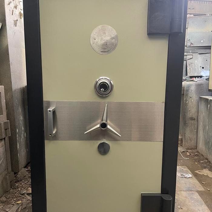 Brankas Solingen Dazzle Size 4 Pasti Ori