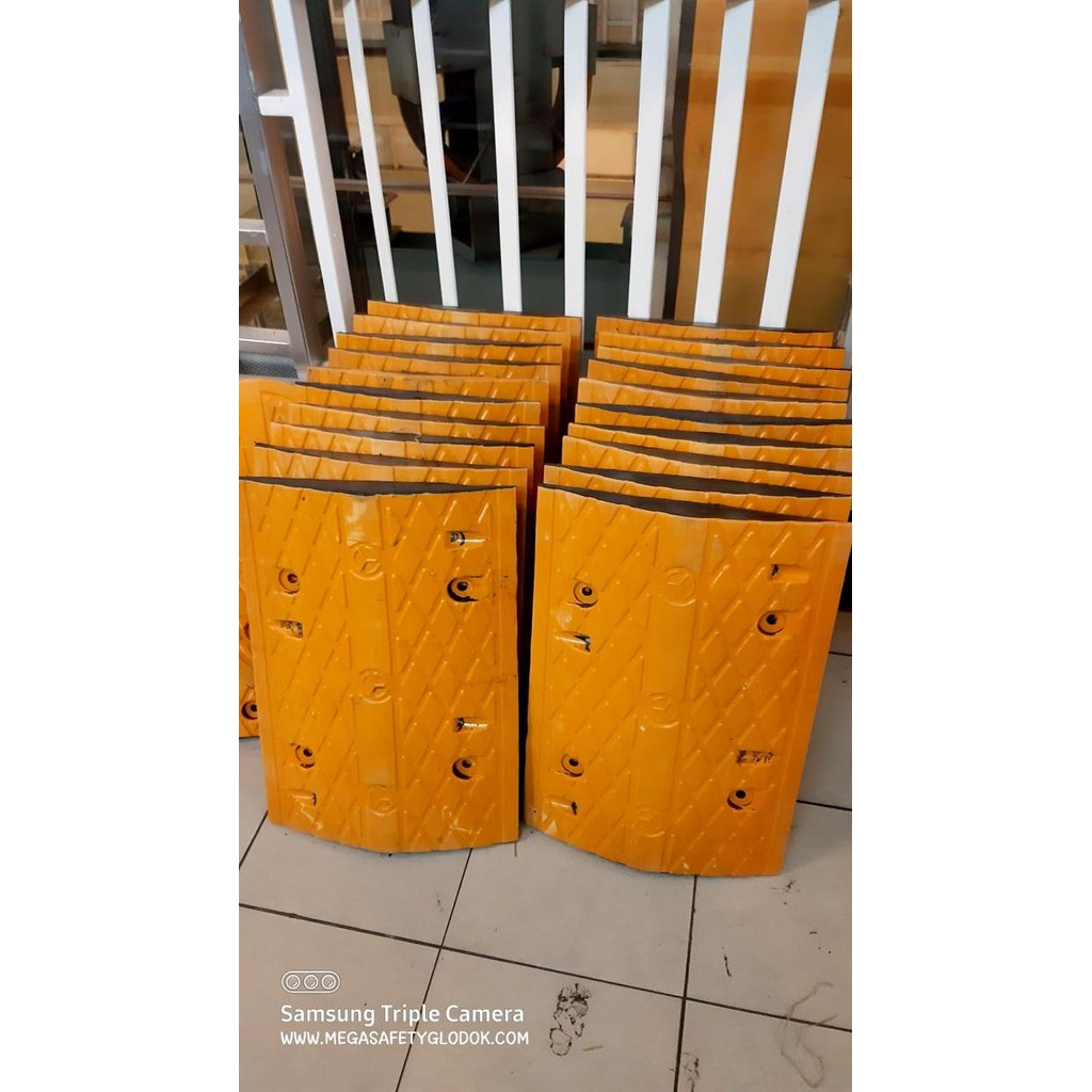 

Melayani Faktur Pajak! Rubber Speed Bump /. Polisi Tidur / Speed Hump 50 Cm