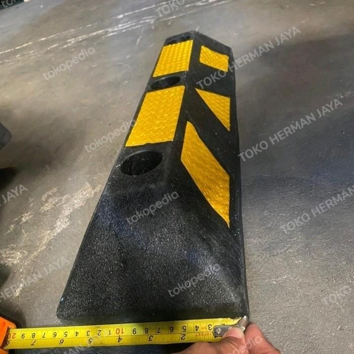 

Bisa Grab! Rubber Wheel Stopper / Pembatas Parkir Karet