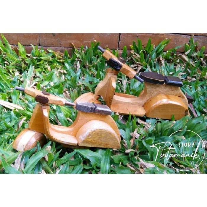 

MINIATUR MOTOR VESPA KAYU Kerajinan