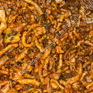 

Usus Krispi / kripik usus 1 KG / 1KG usus Crispy bumbu Pedas daun jeruk