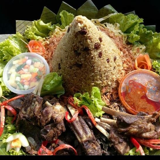 

Baru Nasi Tumpeng / Tampah Kebuli Kambing & Ayam - Paket Lengkap