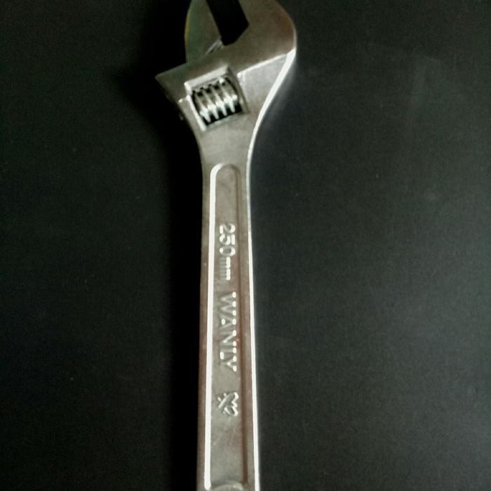 kunci inggris 10 inchi