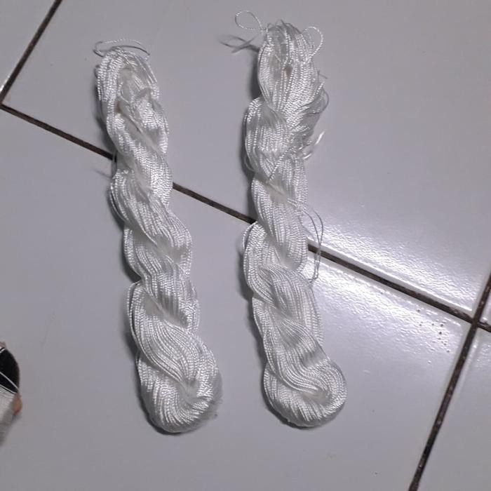 benang layangan peteng panjang 120 meter kuat dan tdk mudah putus..