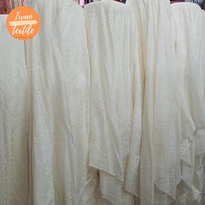 

KAIN KATUN BORDIR PUTIH IMPORT BAHAN MUKENA GAMIS DRES PREMIUM QUALITY KODE 222