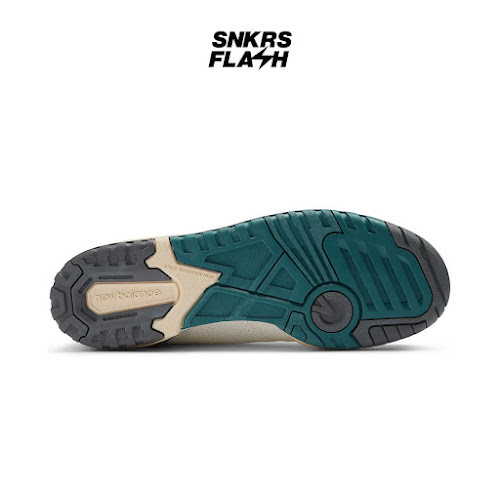 NEW BALANCE 550 White Green Sepatu Sneakers Pria - BB550PTB - Size 43