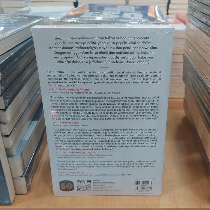 

TERLARIS BUKU PEMBUSUKAN DEMOKRASI : REPRESENTASI POPULIS DAN IMPLIKASINYA BAGI DEMOKRASI DALAM