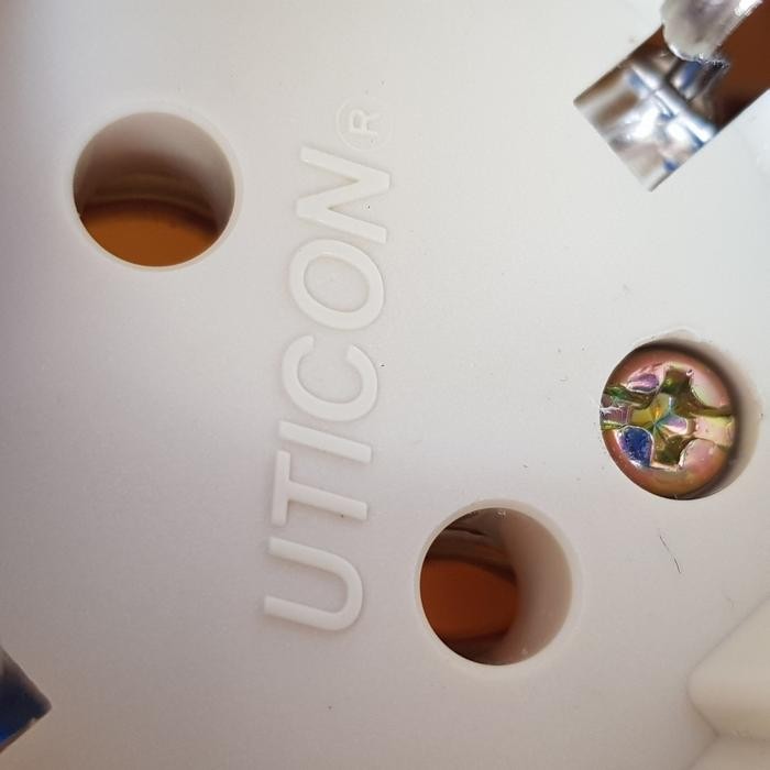 Stop Kontak Uticon 3 Lubang - Terminal UTICON - Stop kontak