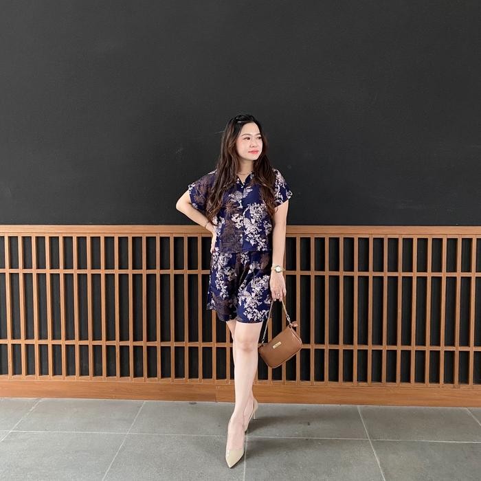 Amanda Set - One Set Setelan Celana Pendek Wanita Bahan Halus Motif