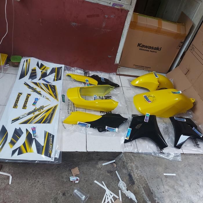 

Terlaris Body Bodi Cover Tameng Ninja Ss Kuning 2013 Full Set Original Kawasaki Baru