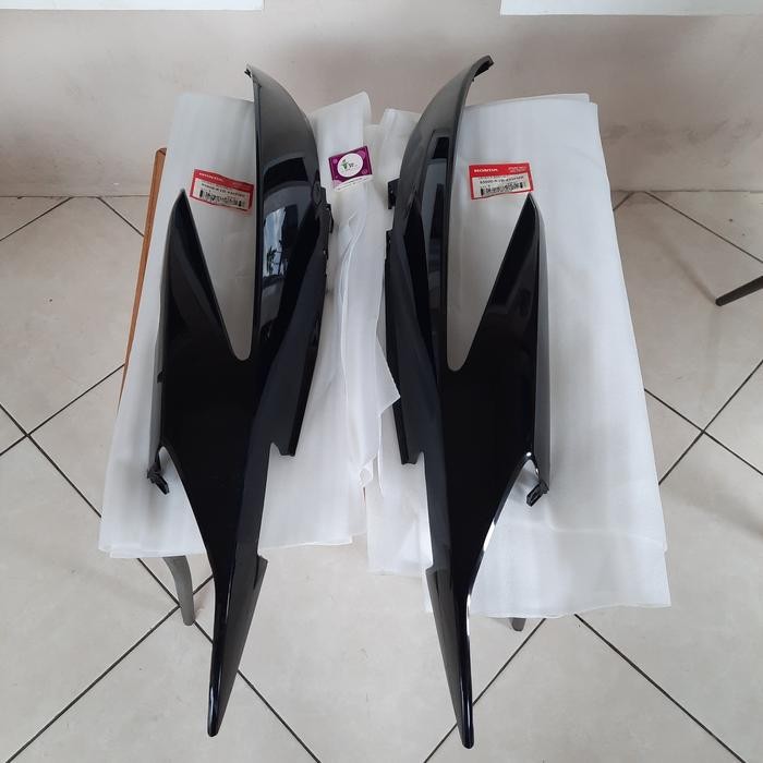 

Terlaris Cover Body Belakang Samping Hitam Vario Karbu 110 Original Ahm
