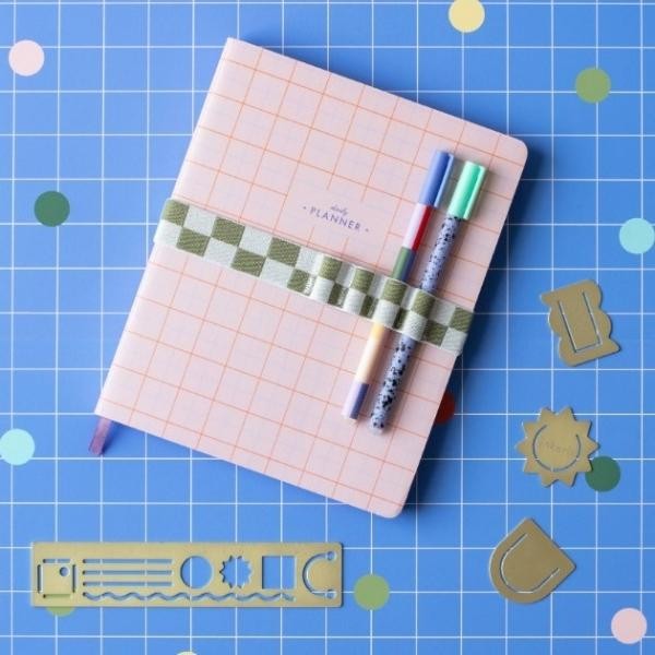 

Kikkerland : Book Band Pen Holder Green
